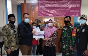 Babinsa Bersama Forkompimdes Pantau Langsung Penyaluran BLT Tahun 2020